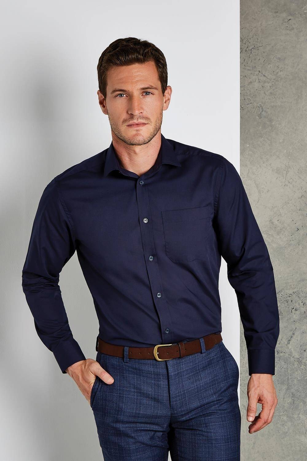 Elegancka koszula męska z usztywnionym kołnierzykiem