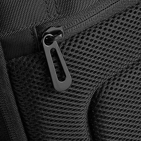 Ergonomiczny plecak z ukrytym zamkiem i przegrodą na laptopa oraz tablet