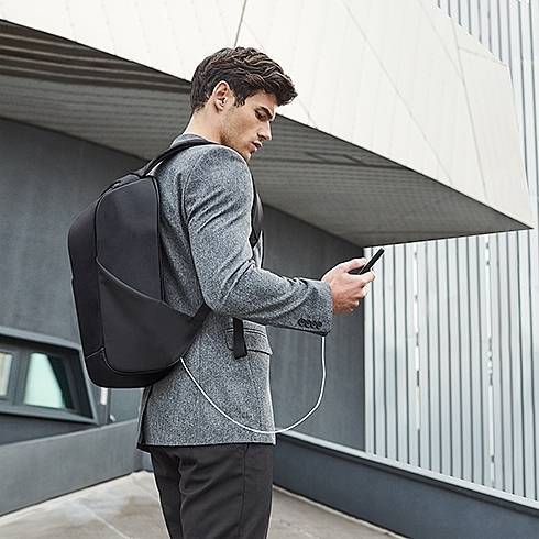 Ergonomiczny plecak z ukrytym zamkiem i przegrodą na laptopa oraz tablet