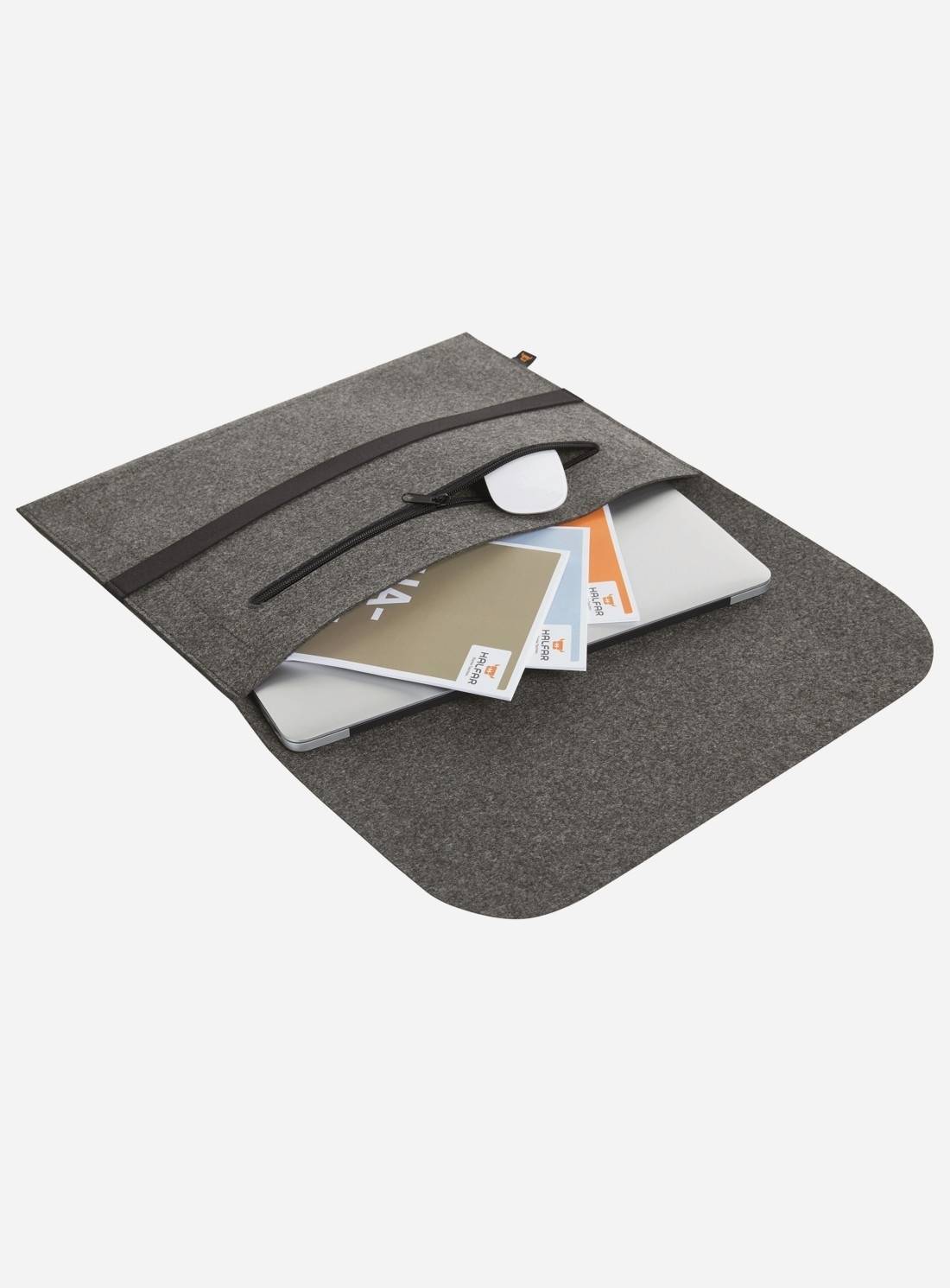 Etui na laptopa z dodatkową kieszenią na zamek