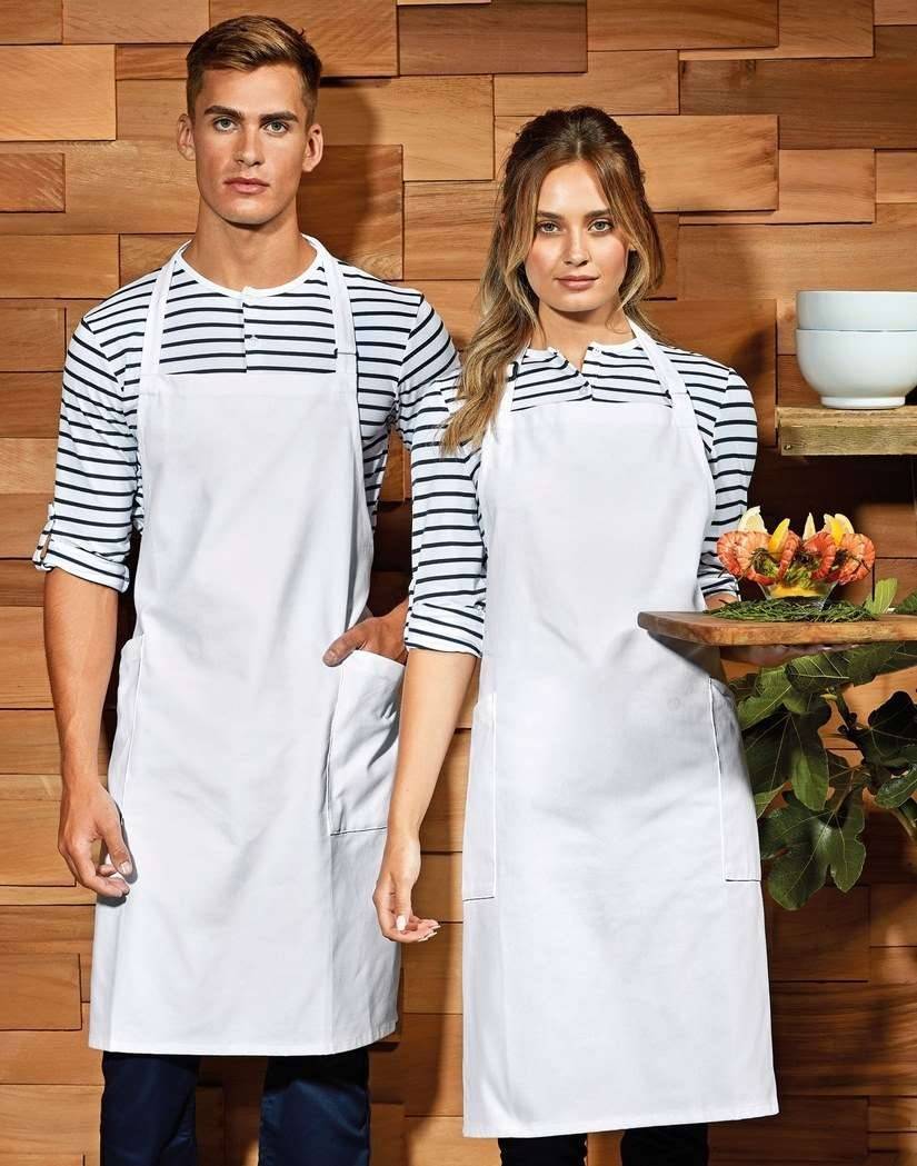 Fartuch gastronomiczny uszyty z bawełny organicznej oraz materiału z recyklingu