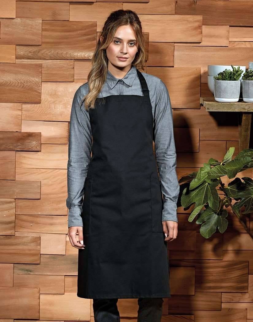 Fartuch gastronomiczny uszyty z bawełny organicznej oraz materiału z recyklingu