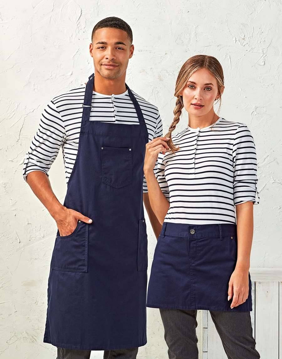 Fartuch kelnerski z trzema kieszeniami i dekoracyjnymi nitami