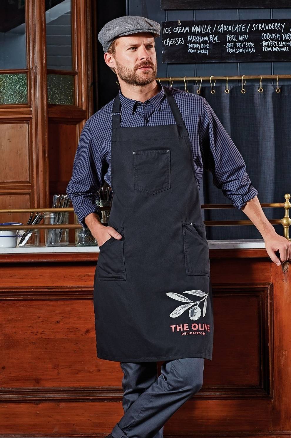 Fartuch kelnerski z trzema kieszeniami i dekoracyjnymi nitami