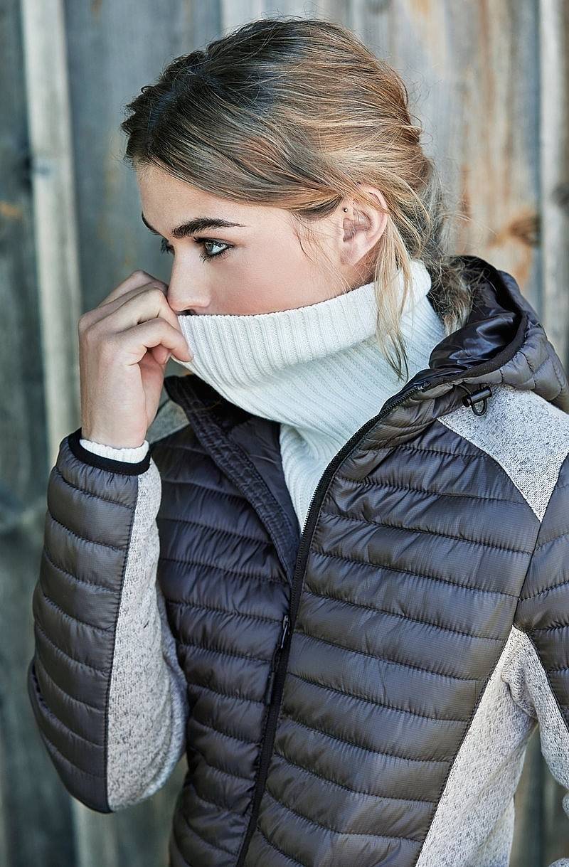 Hybrydowa pikowana kurtka damska Tee Jays z melanżowymi panelami