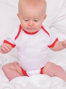 Body niemowlęce z kontrastowymi lamówkami