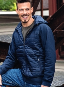 Kurtka pikowana z gładkimi rękawami i odpinanym kapturem