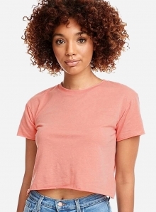 Koszulka damska o krótkim fasonie z surowym wykończeniem brzegów