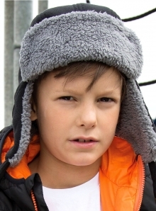 Dziecięca czapka zimowa uszatka z odblaskowymi detalami