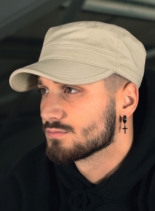 Ekologiczna czapka w stylu wojskowym