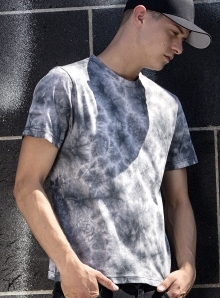 Męski t-shirt w kolorystyce zawierające efekt marmuru