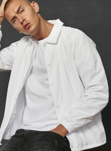 Lekka kurtka przeciwdeszczowa z kołnierzykiem typu kent