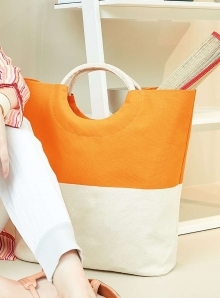 Atrakcyjna torba na zakupy ze stylowymi rączkami