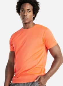 Sportowa koszulka męska wykonana w oparciu o materiał pochodzący z recyklingu