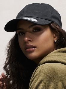 Czapka z daszkiem regulowana metalową sprzączką