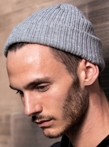 Modna czapka zimowa o wyrazistym splocie