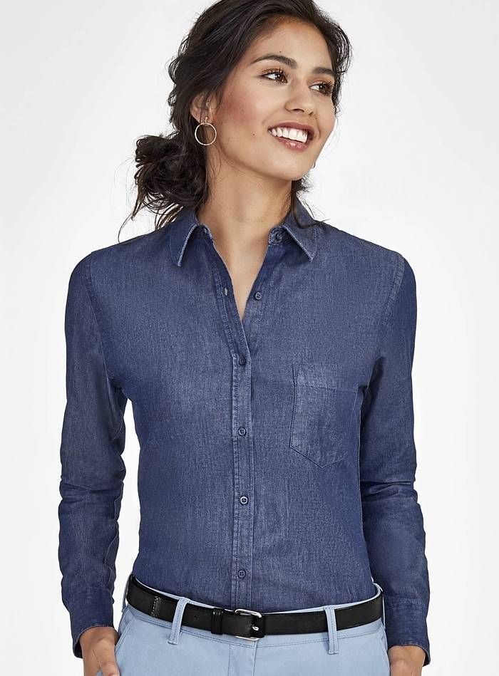 Jeansowa koszula damska o dopasowanym fasonie