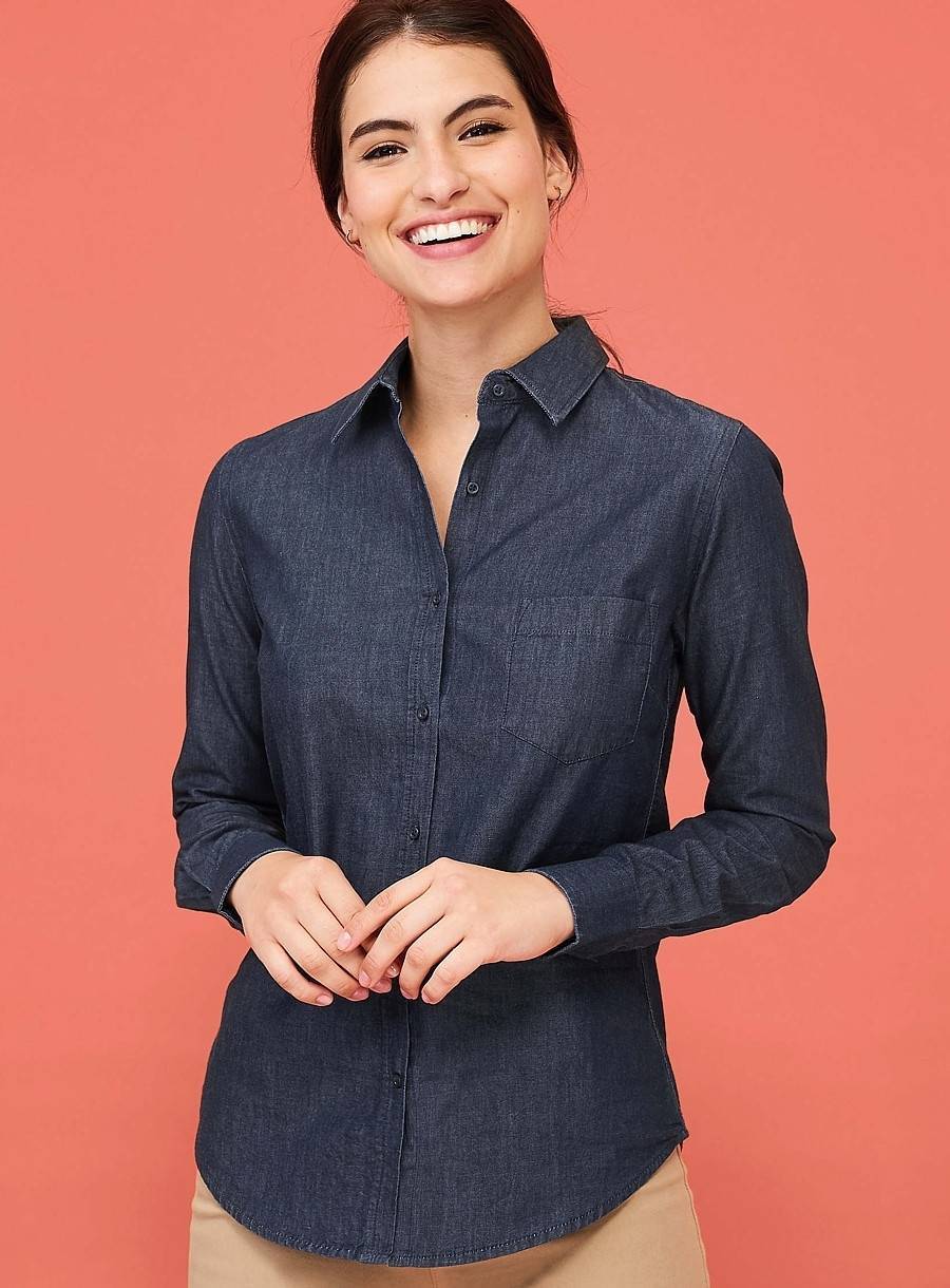 Jeansowa koszula damska o dopasowanym fasonie