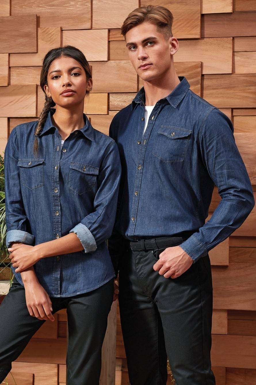 Jeansowa koszula męska z zapinaną kieszenią na piersi