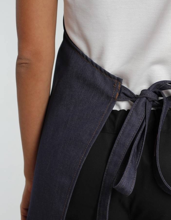 Jeansowy fartuch kelnerski z praktycznymi kieszeniami