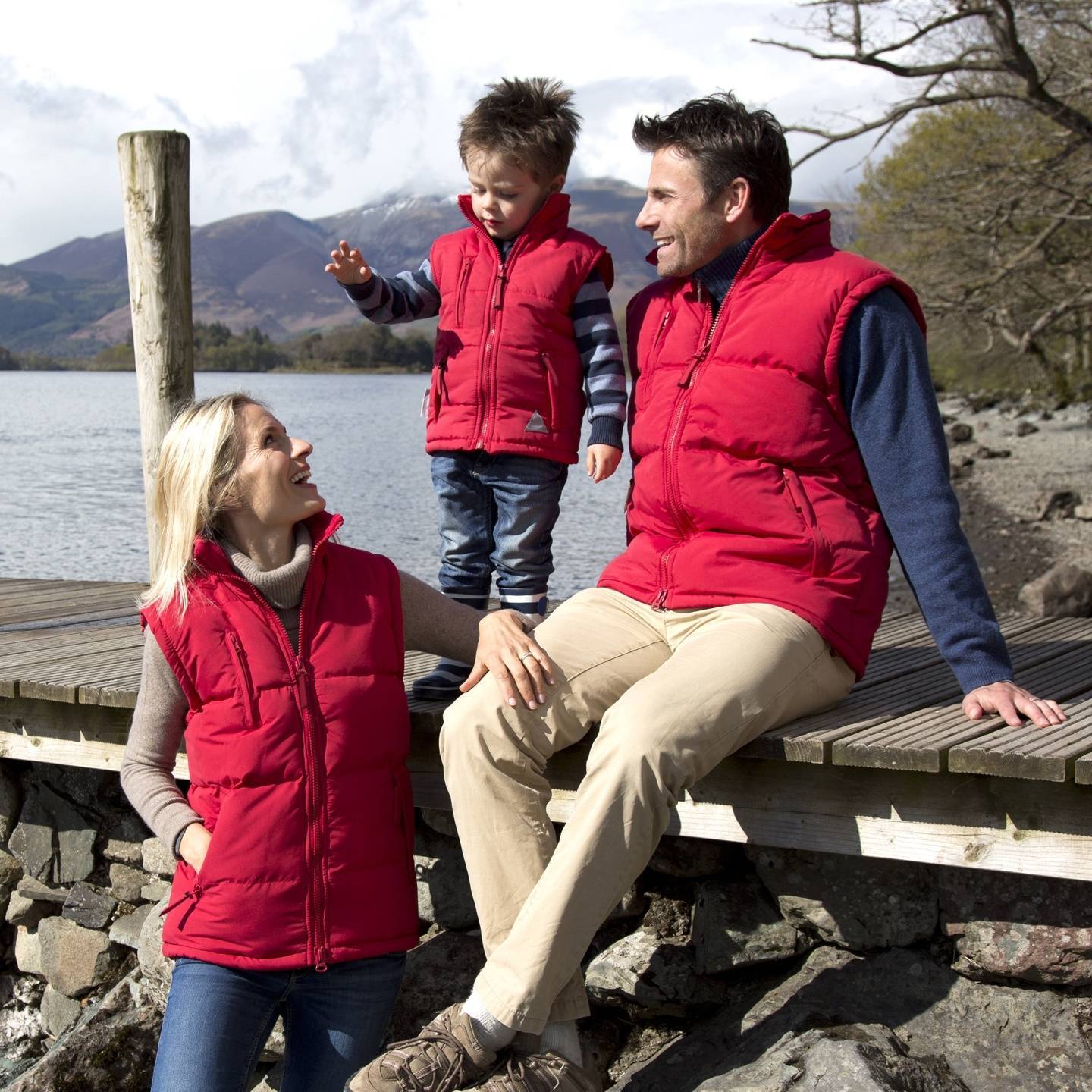 Kamizelka pikowana Ultra Padded z chowanym kapturem