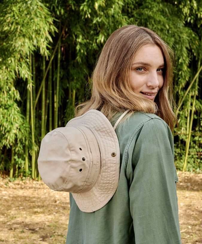 Kapelusz trekkingowy z wiązaniem