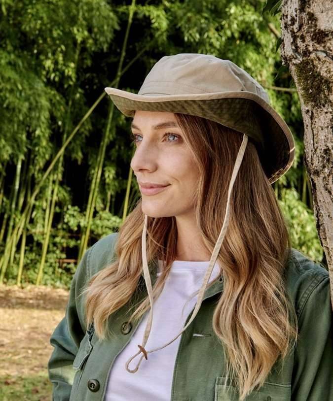 Kapelusz trekkingowy z wiązaniem