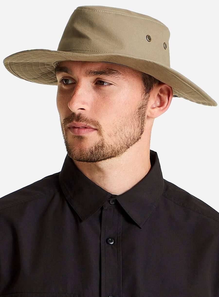 Kapelusz turystyczny z otworami wentylacyjnymi