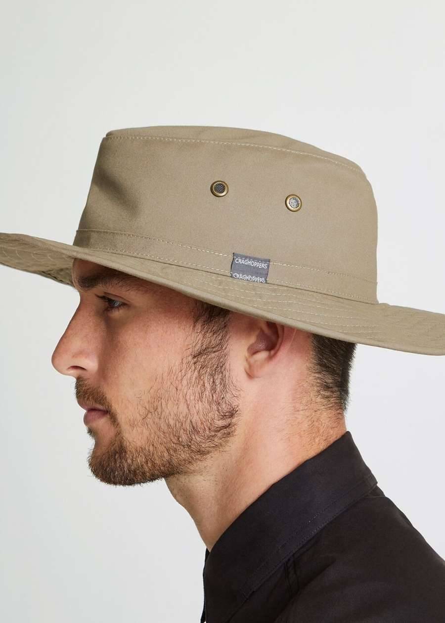 Kapelusz turystyczny z otworami wentylacyjnymi