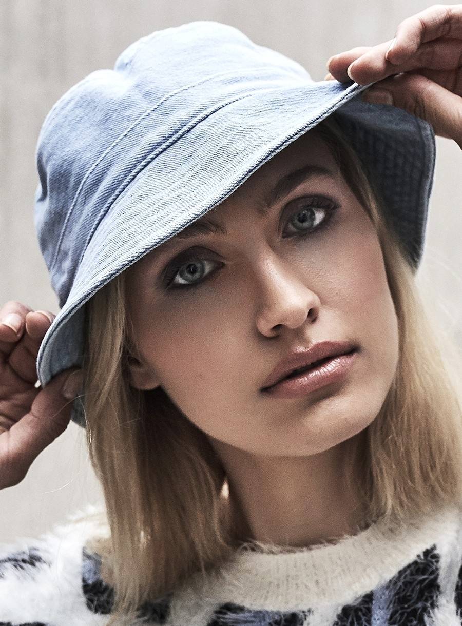 Kapelusz z materiału imitującego jeans