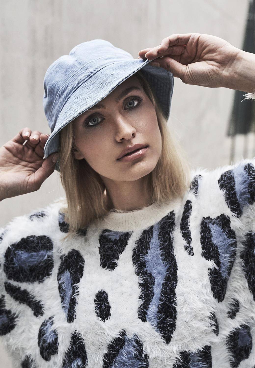 Kapelusz z materiału imitującego jeans