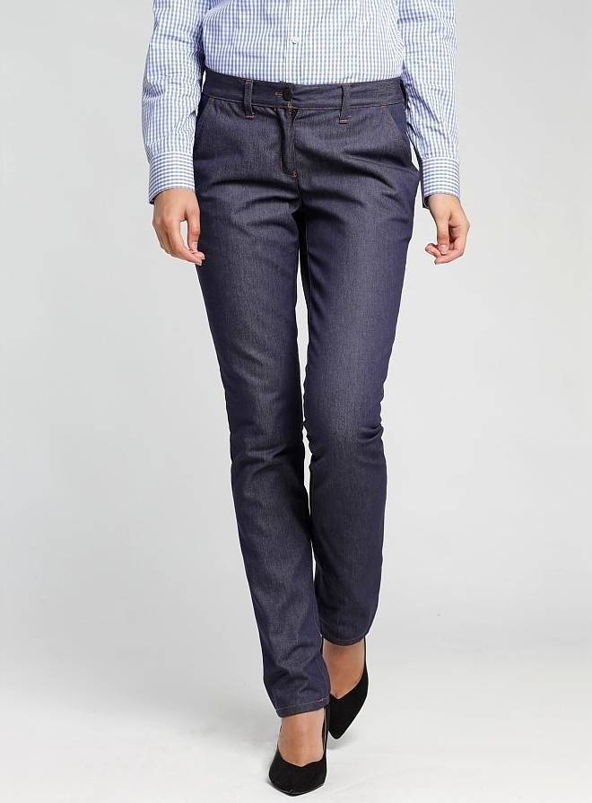 Kelnerskie spodnie jeansowe w modelu damskim
