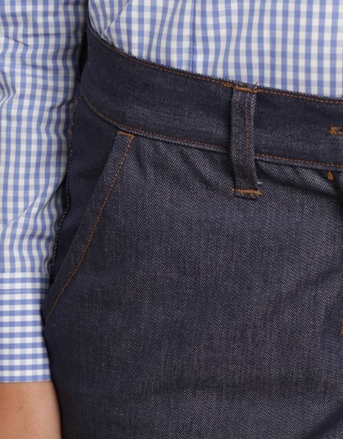 Kelnerskie spodnie jeansowe w modelu damskim