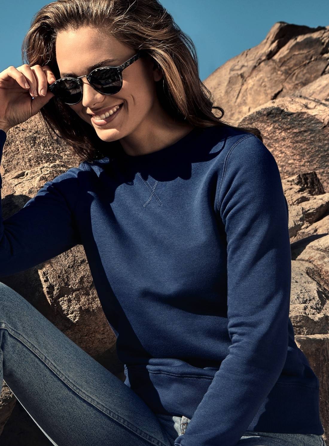 Klasyczna bluza damska z płaskimi szwami i neutralną metką