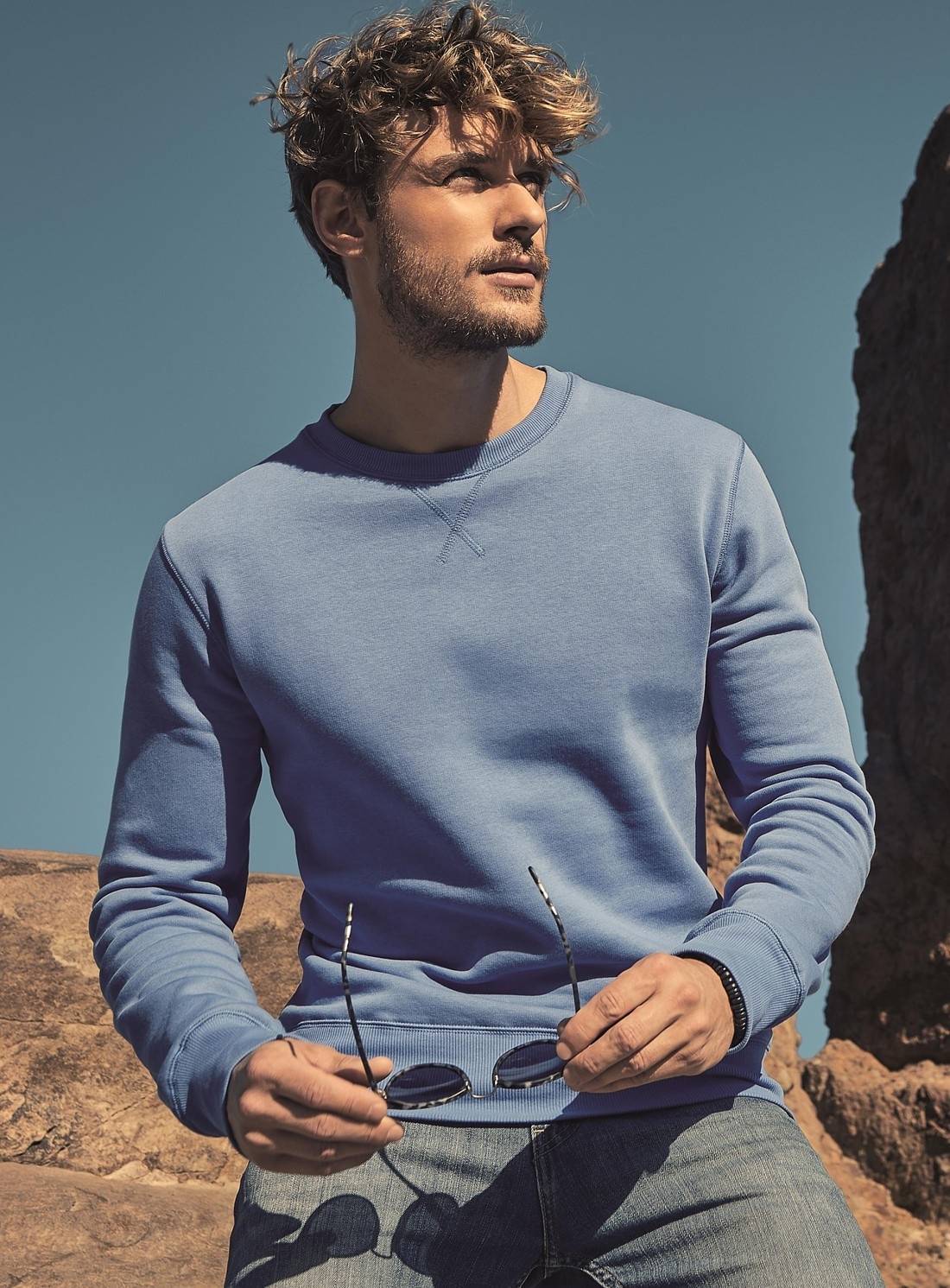 Klasyczna bluza męska z ozdobnym szwem przy dekolcie