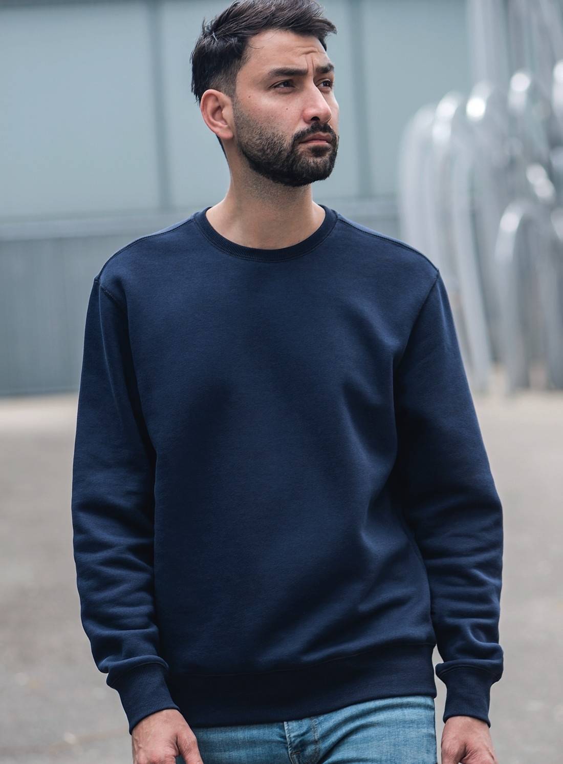 Klasyczna bluza o gładkiej strukturze marki HRM