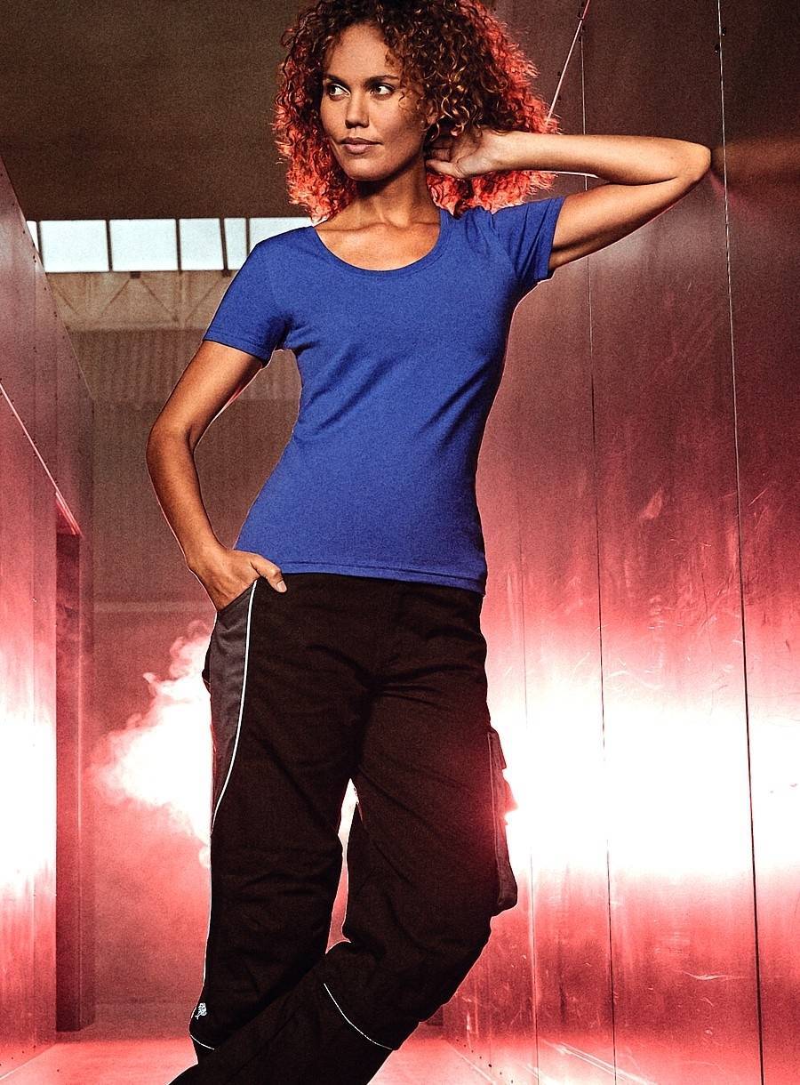 Kobieca koszulka T-shirt o gładkiej powierzchni materiału