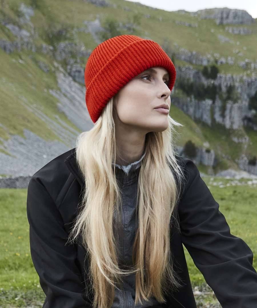 Komfortowa czapka zimowa o wyrazistym splocie, materiał z recyklingu