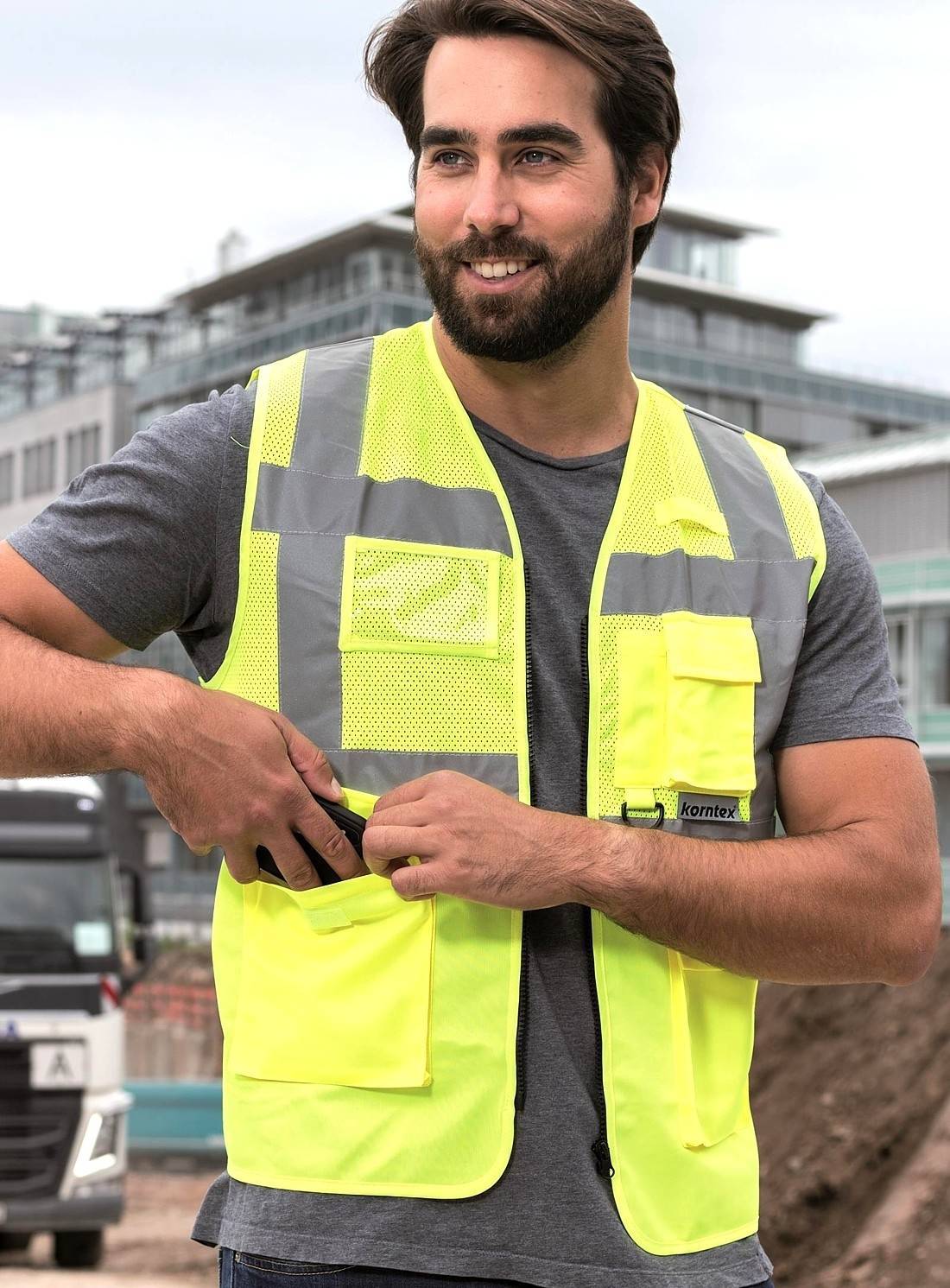 Komfortowa kamizelka odblaskowa z kieszonką na identyfikator