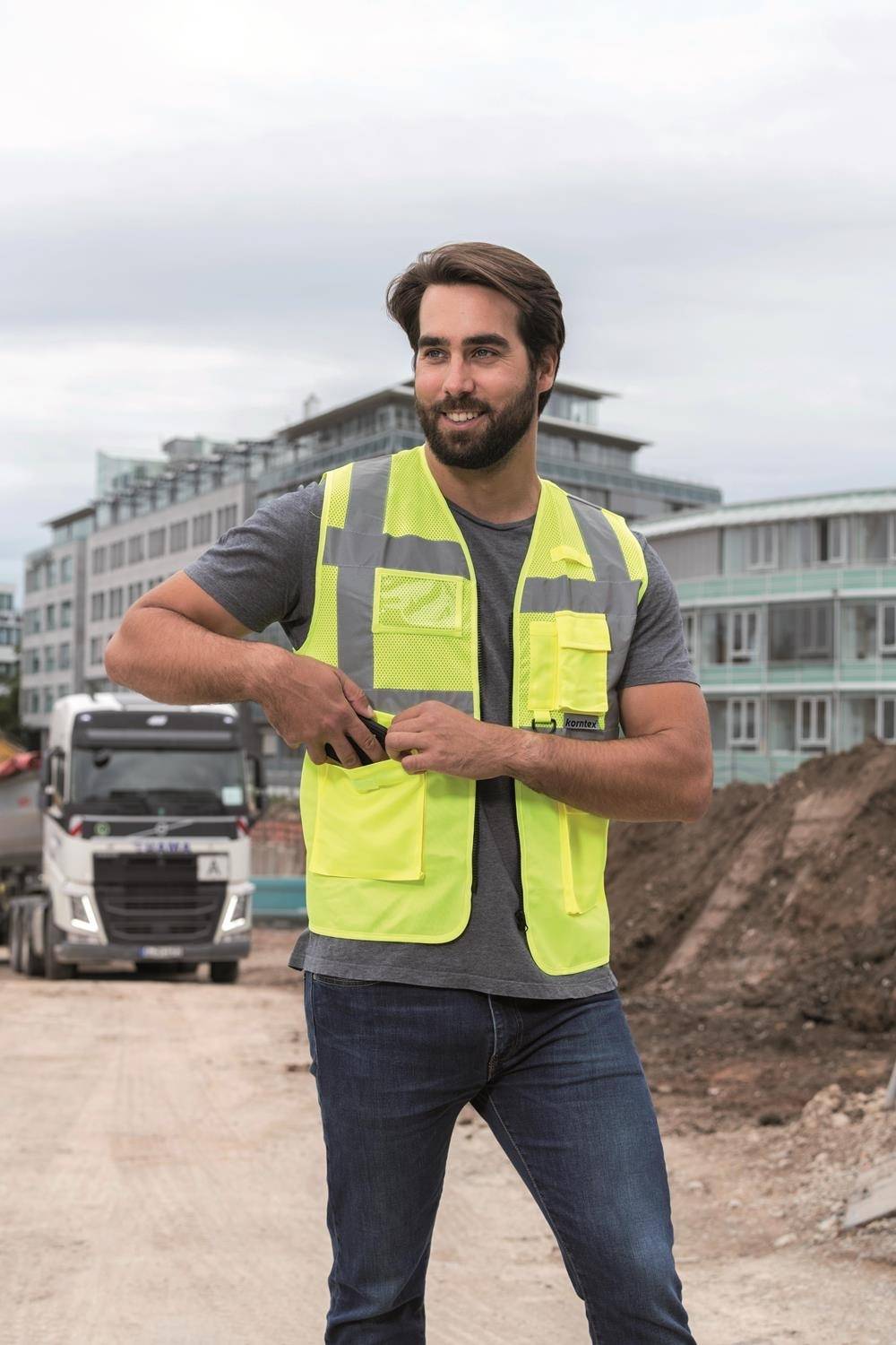 Komfortowa kamizelka odblaskowa z kieszonką na identyfikator