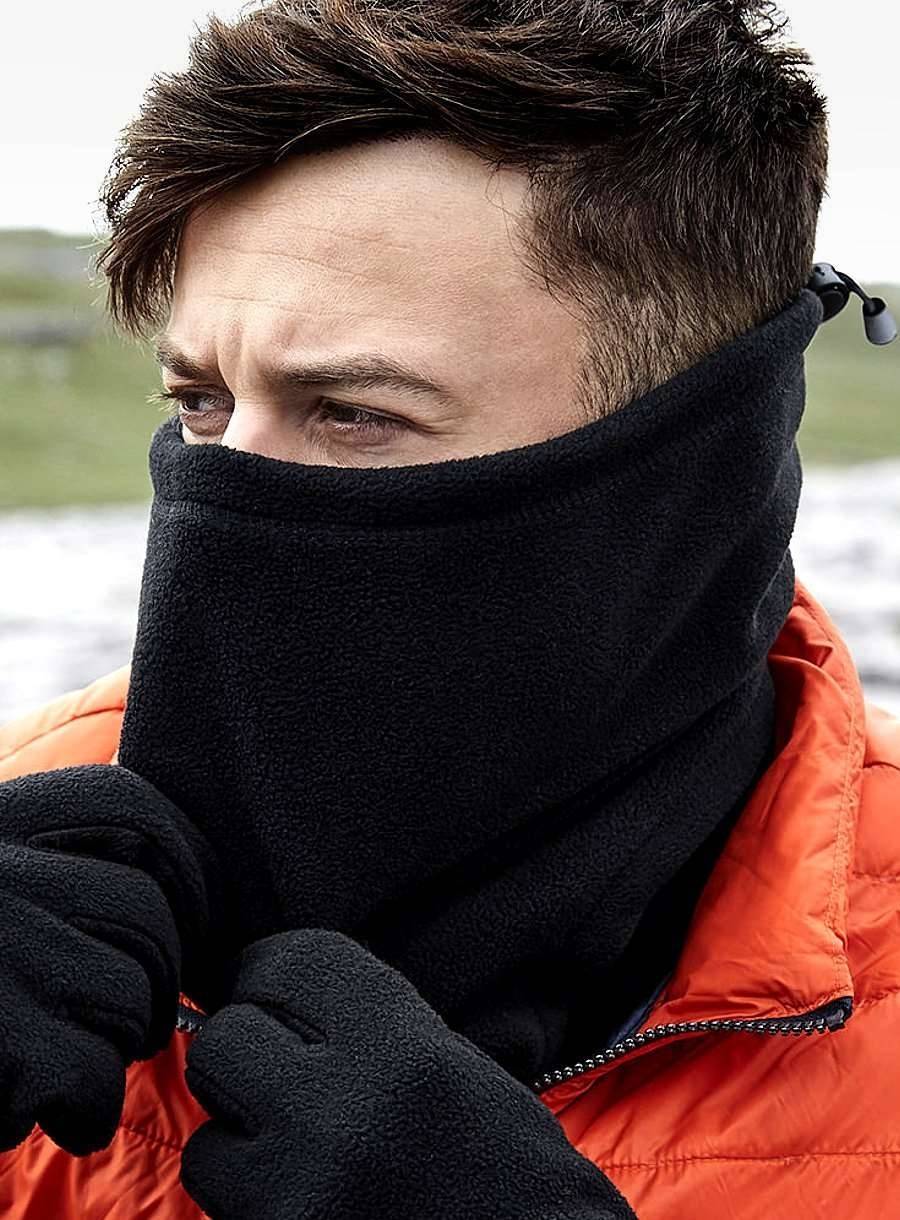 Komin polarowy uszyty z materiału pochodzący z recyklingu