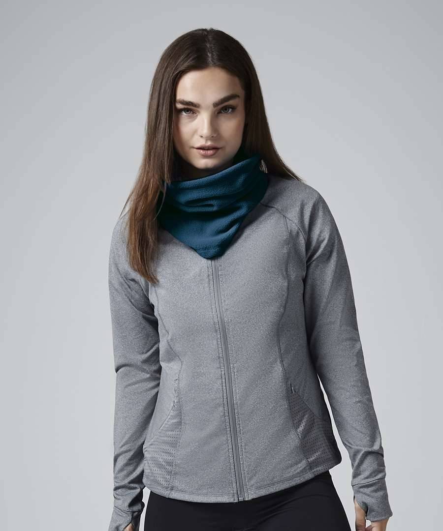 Komin polarowy uszyty z materiału pochodzący z recyklingu