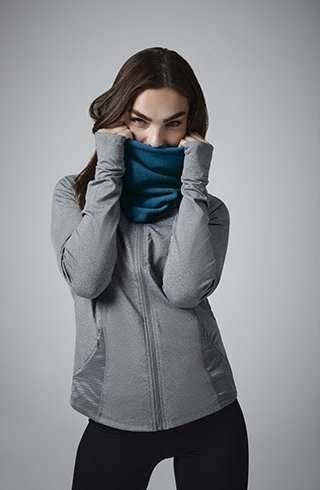 Komin polarowy uszyty z materiału pochodzący z recyklingu