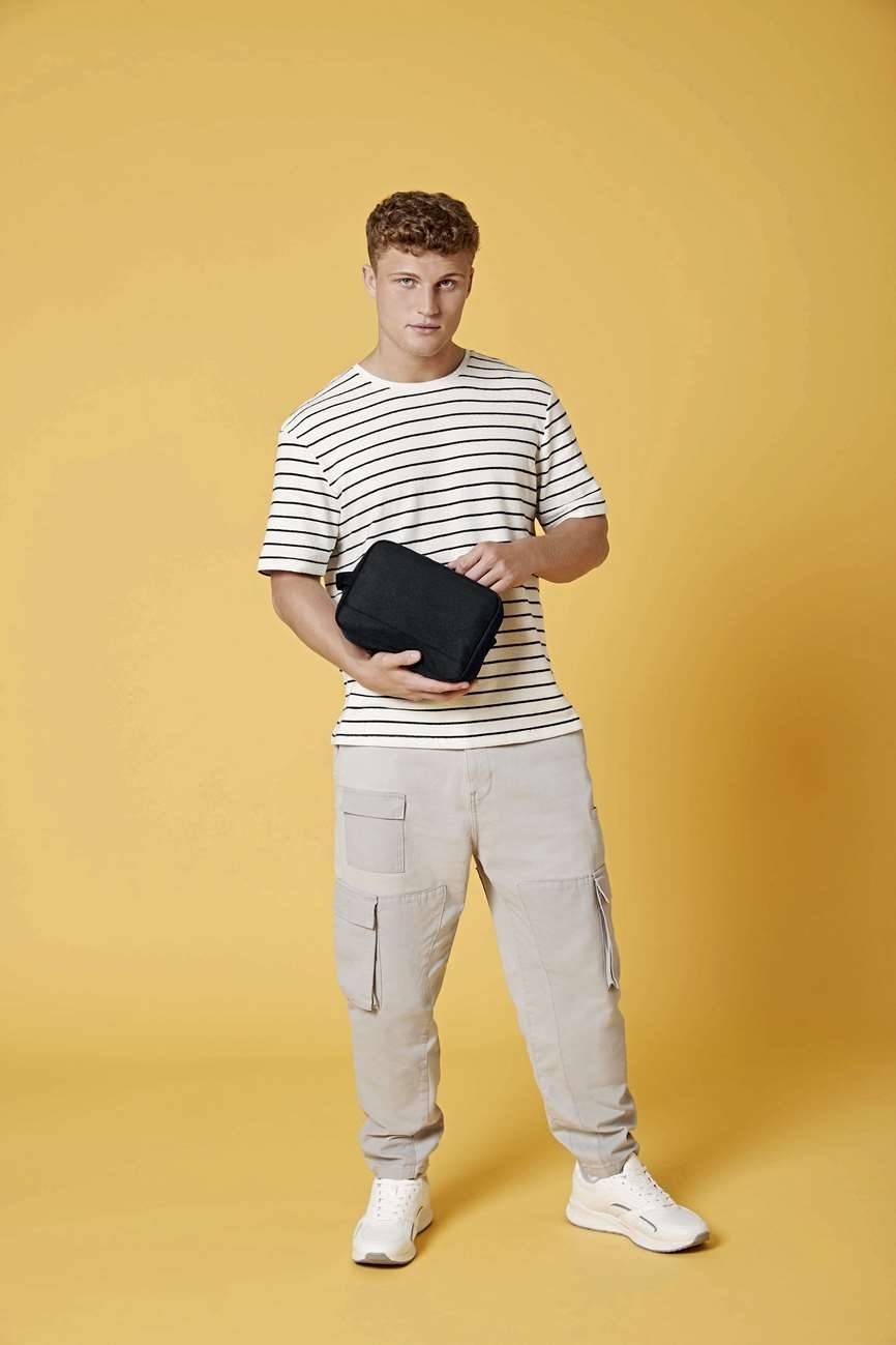 Kosmetyczka wykonana z materiału pochodzącego z recyklingu