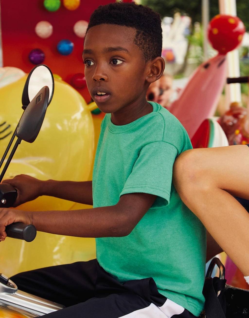 Koszulka dziecięca z materiału o drobnym splocie