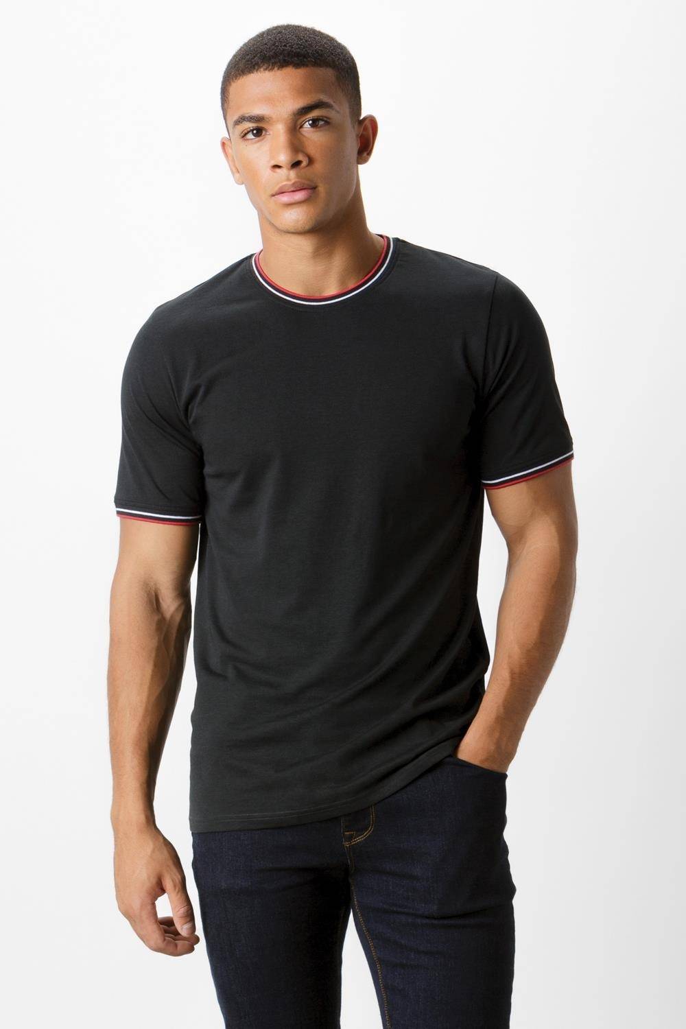 Koszulka męska z kolorowymi paskami wokół dekoltu i rękawków