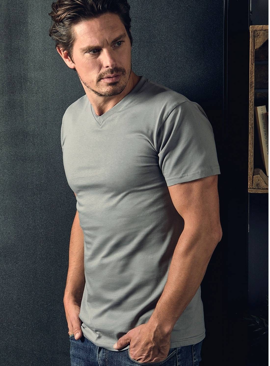 Koszulka męska z wycięciem V-Neck