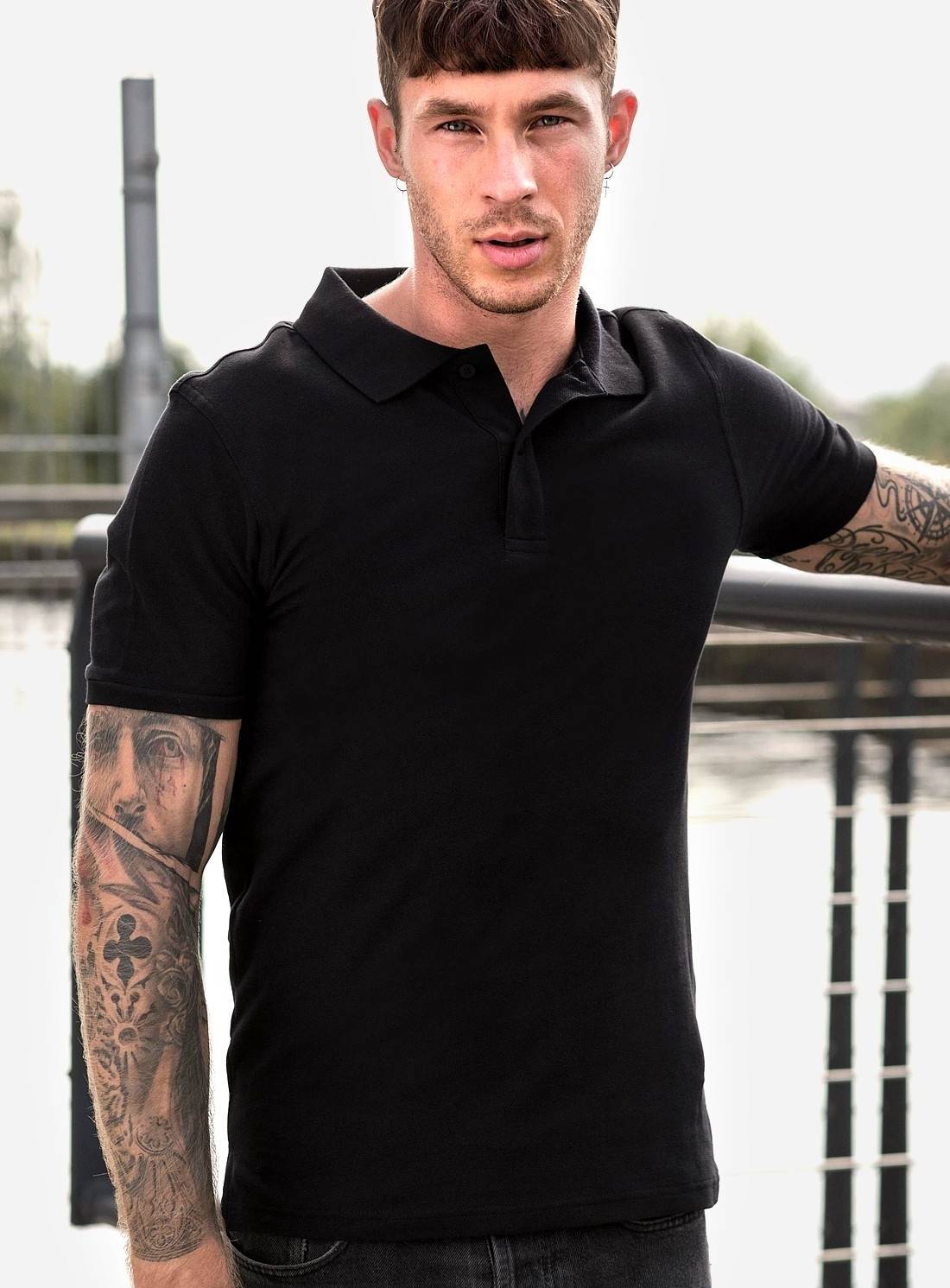 Koszulka polo męska o modnym fasonie z bocznymi rozcięciami