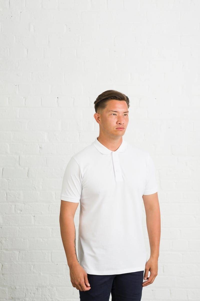 Koszulka polo męska o modnym fasonie z bocznymi rozcięciami