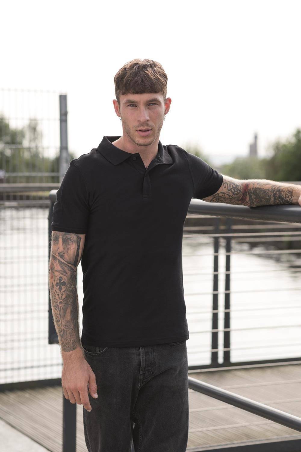 Koszulka polo męska o modnym fasonie z bocznymi rozcięciami